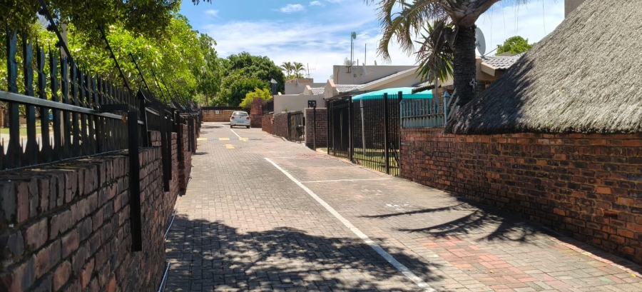 2 Bedroom Property for Sale in Geelhoutpark North West